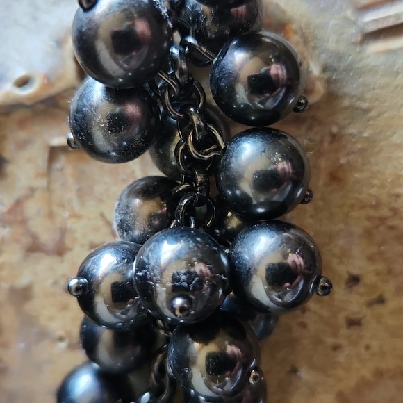 Lia Sophia Graduating Beaded Statement Necklace 9 Inches - Picture 8 of 8